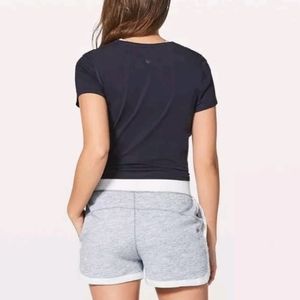 Lululemon Athletica Cool & Collected Heathered Blue White Trim Shorts Size 8